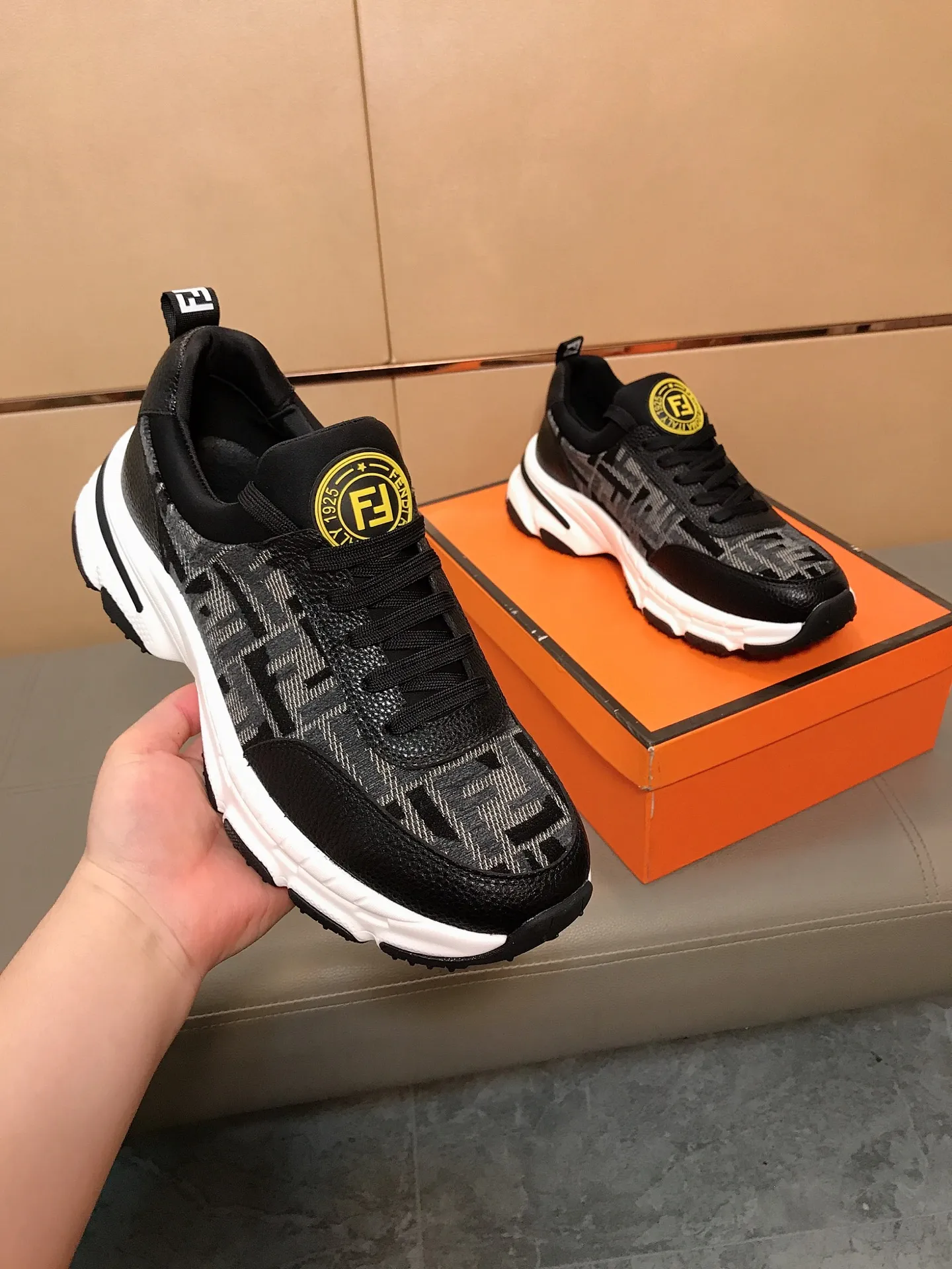 Factory price 442 💥💥🔺🔺FENDI [Fendi] Men’s new casual shoes are a hit! , that kind of calm connotation️elegant taste is indescribable to start the journey of fashionable shoes💍💍to cope with various occasions calmly! The momentum of the big names speaks for itself! Comfortable and comfortable on the feet! Materials: Imported printed materials, stitched with cowhide design, sheepskin feet, a fashion must-have! Code number: 38-44